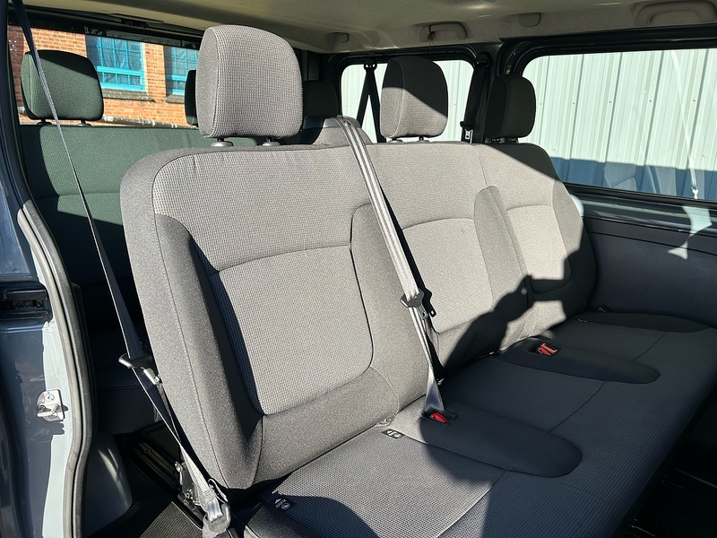 Renault 2.0 dCi SL28 Business Minibus Double Cab 5dr Diesel EDC L1 H1 Euro 6 (s/s) (9 Seat) (150 ps)