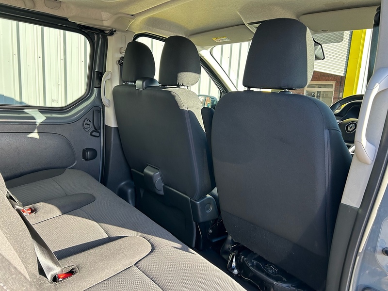 Renault 2.0 dCi SL28 Business Minibus Double Cab 5dr Diesel EDC L1 H1 Euro 6 (s/s) (9 Seat) (150 ps)