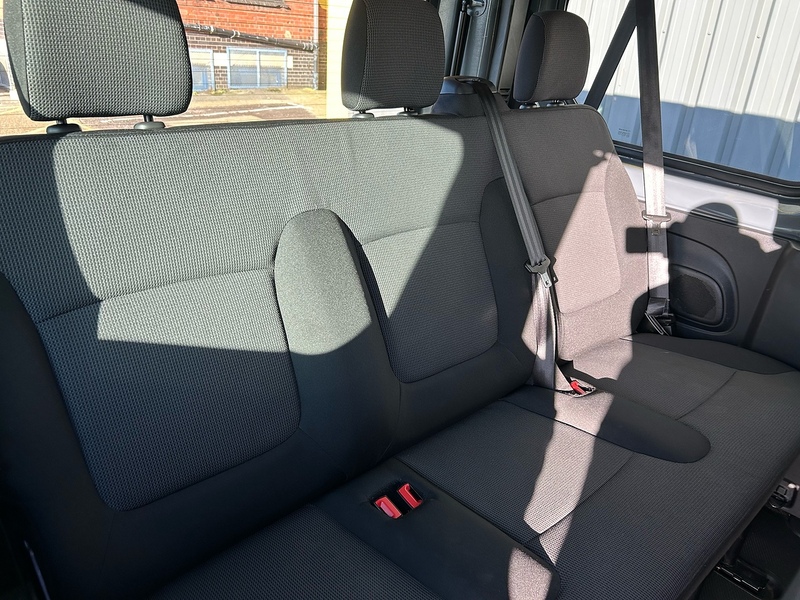 Renault 2.0 dCi SL28 Business Minibus Double Cab 5dr Diesel EDC L1 H1 Euro 6 (s/s) (9 Seat) (150 ps)