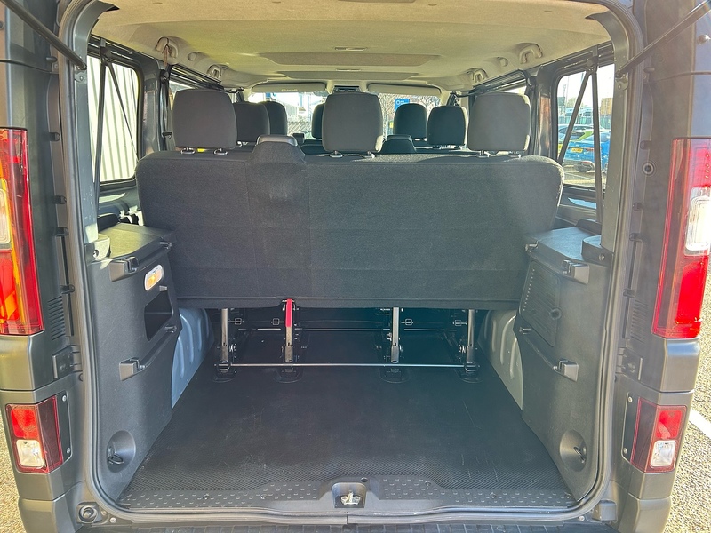 Renault 2.0 dCi SL28 Business Minibus Double Cab 5dr Diesel EDC L1 H1 Euro 6 (s/s) (9 Seat) (150 ps)