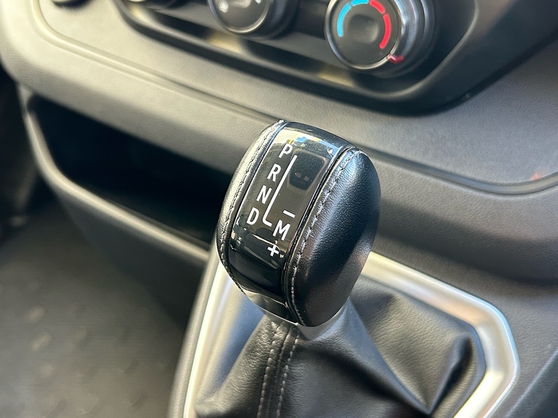 Renault 2.0 dCi SL28 Business Minibus Double Cab 5dr Diesel EDC L1 H1 Euro 6 (s/s) (9 Seat) (150 ps)