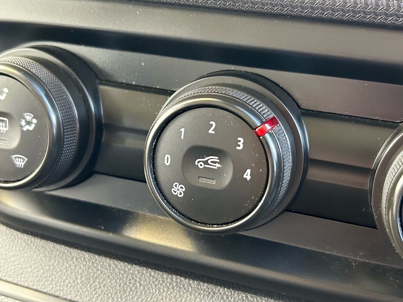 Renault 2.0 dCi SL28 Business Minibus Double Cab 5dr Diesel EDC L1 H1 Euro 6 (s/s) (9 Seat) (150 ps)