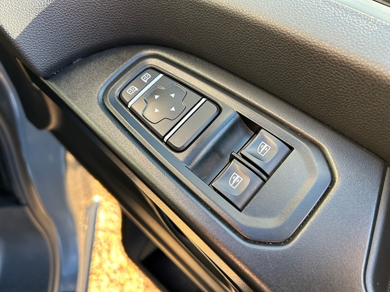 Renault 2.0 dCi SL28 Business Minibus Double Cab 5dr Diesel EDC L1 H1 Euro 6 (s/s) (9 Seat) (150 ps)