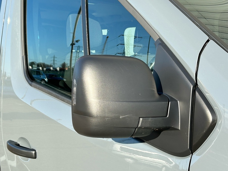 Renault 2.0 dCi SL28 Business Minibus Double Cab 5dr Diesel EDC L1 H1 Euro 6 (s/s) (9 Seat) (150 ps)