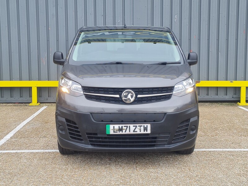 Vauxhall 50kWh Combi MPV 5dr Electric Auto LWB (9 Seat, 11kW Charger) (136 ps)