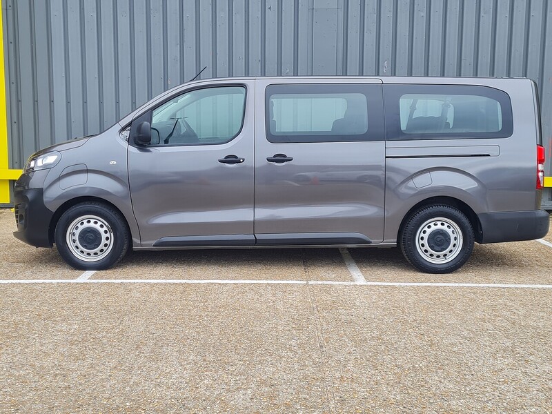 Vauxhall 50kWh Combi MPV 5dr Electric Auto LWB (9 Seat, 11kW Charger) (136 ps)