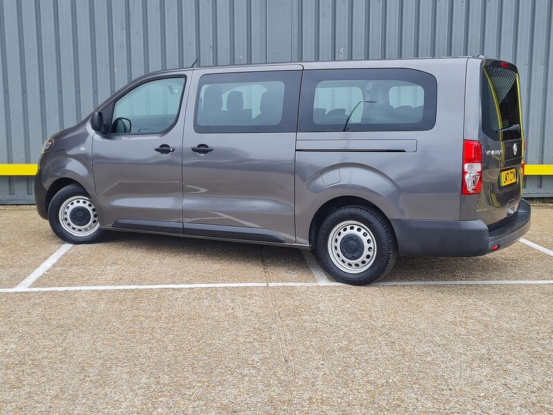 Vauxhall 50kWh Combi MPV 5dr Electric Auto LWB (9 Seat, 11kW Charger) (136 ps)