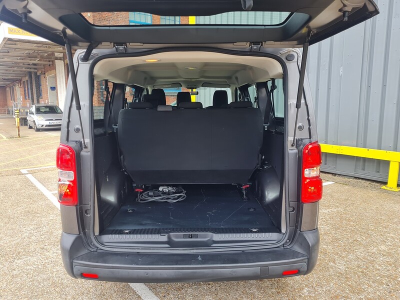 Vauxhall 50kWh Combi MPV 5dr Electric Auto LWB (9 Seat, 11kW Charger) (136 ps)