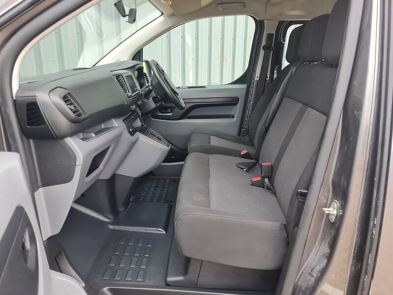 Vauxhall 50kWh Combi MPV 5dr Electric Auto LWB (9 Seat, 11kW Charger) (136 ps)
