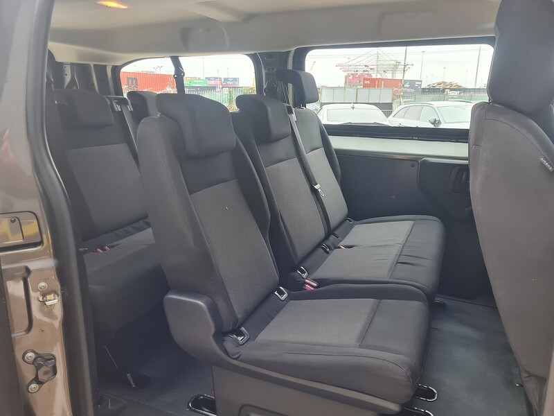 Vauxhall 50kWh Combi MPV 5dr Electric Auto LWB (9 Seat, 11kW Charger) (136 ps)