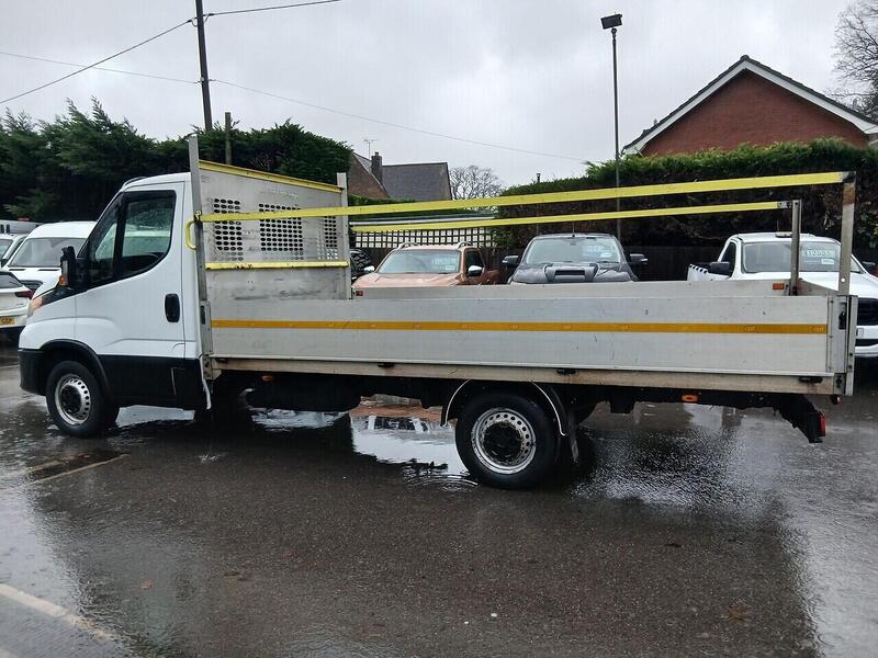 Iveco 2.3D HPI 14V 35S 3450 Dropside 2dr Diesel Manual MWB Euro 6 (s/s) (136 ps) 2.3 2dr Dropside Automatic Diesel