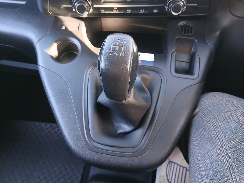 Vauxhall 1.5 Turbo D 2300 Sportive Panel Van 4dr Diesel Manual L2 H1 Euro 6 (s/s) (100 ps)