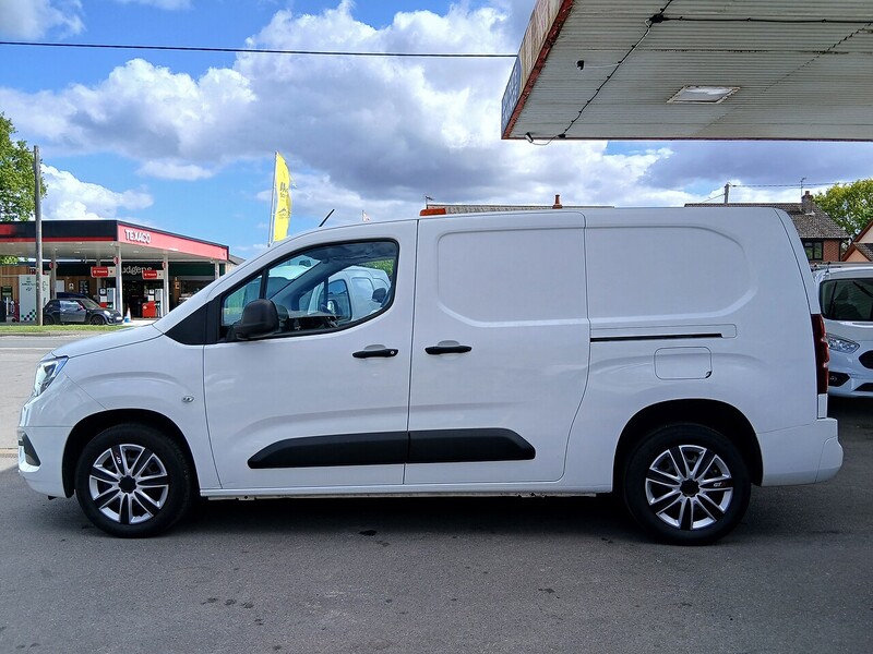 Vauxhall 1.5 Turbo D 2300 Sportive Panel Van 4dr Diesel Manual L2 H1 Euro 6 (s/s) (100 ps)