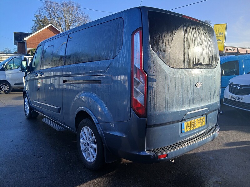 Ford 2.0 310 EcoBlue Titanium Minibus Double Cab 5dr Diesel Manual L2 Euro 6 (s/s) (130 ps)