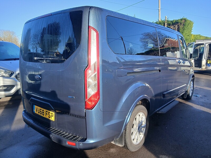 Ford 2.0 310 EcoBlue Titanium Minibus Double Cab 5dr Diesel Manual L2 Euro 6 (s/s) (130 ps)
