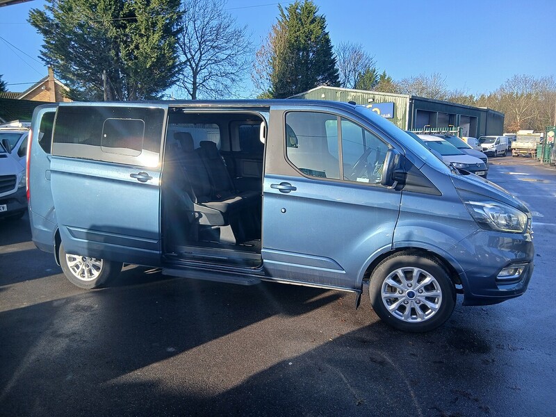 Ford 2.0 310 EcoBlue Titanium Minibus Double Cab 5dr Diesel Manual L2 Euro 6 (s/s) (130 ps)