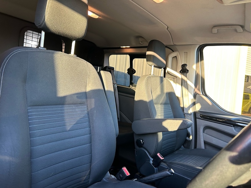 Ford 320 EcoBlue Limited Combi Van 2.0 Automatic Diesel