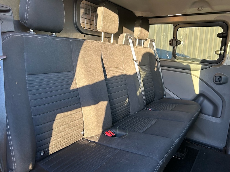 Ford 320 EcoBlue Limited Combi Van 2.0 Automatic Diesel