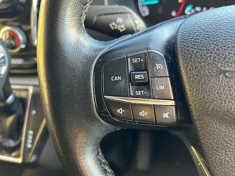 Ford 320 EcoBlue Limited Combi Van 2.0 Automatic Diesel