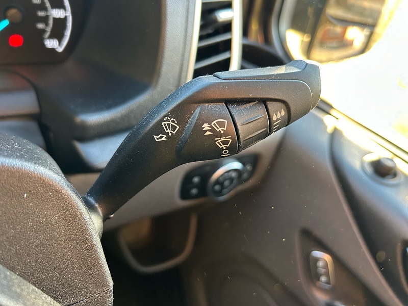 Ford 320 EcoBlue Limited Combi Van 2.0 Automatic Diesel