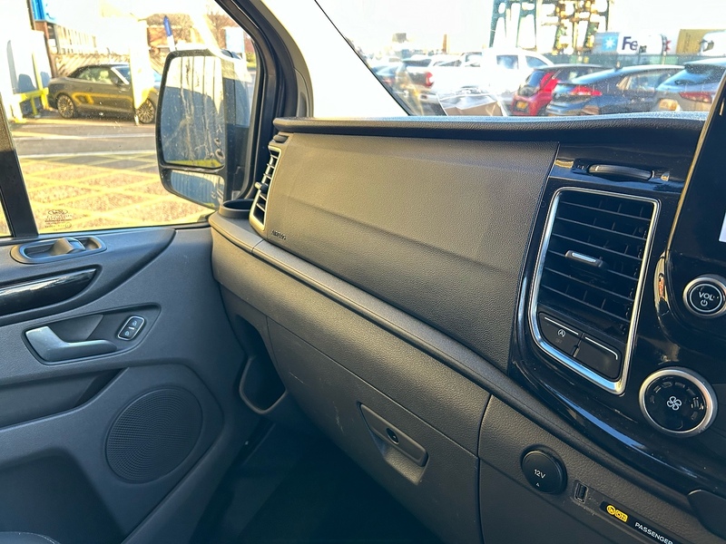Ford 320 EcoBlue Limited Combi Van 2.0 Automatic Diesel