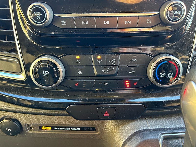 Ford 320 EcoBlue Limited Combi Van 2.0 Automatic Diesel