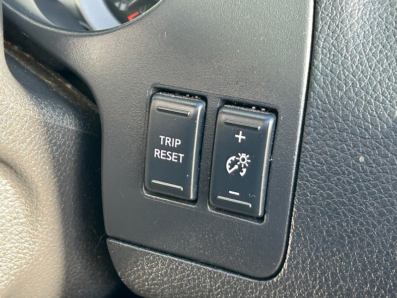 Nissan dCi N-Guard Pickup 2.3 Automatic Diesel