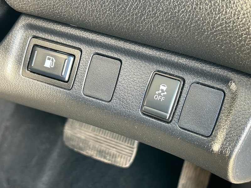 Nissan dCi N-Guard Pickup 2.3 Automatic Diesel