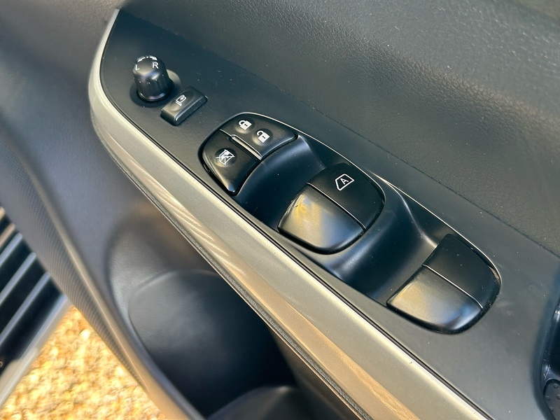 Nissan dCi N-Guard Pickup 2.3 Automatic Diesel