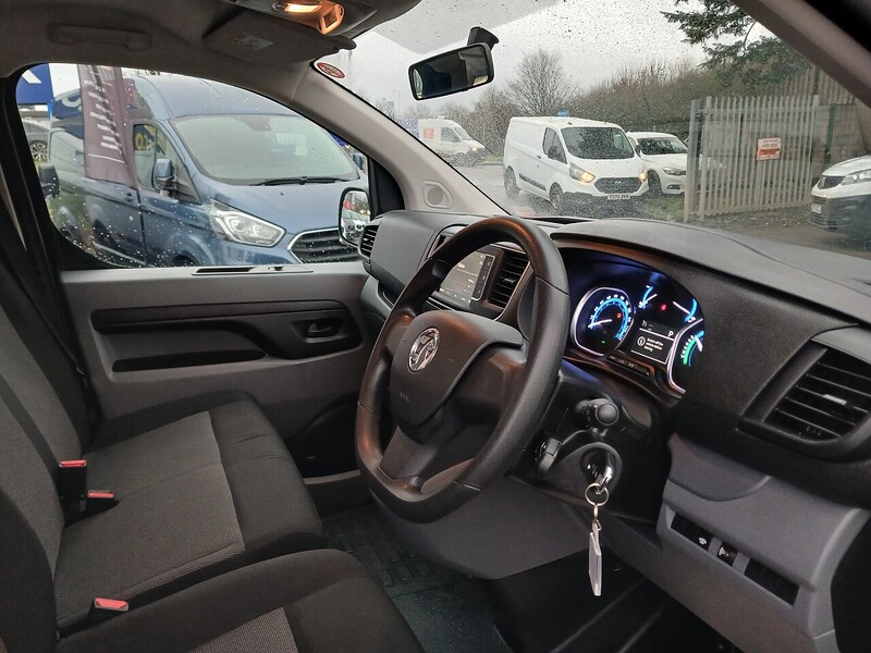 Vauxhall 50kWh Combi MPV 5dr Electric Auto LWB (9 Seat, 7.4kW Charger) (136 ps)