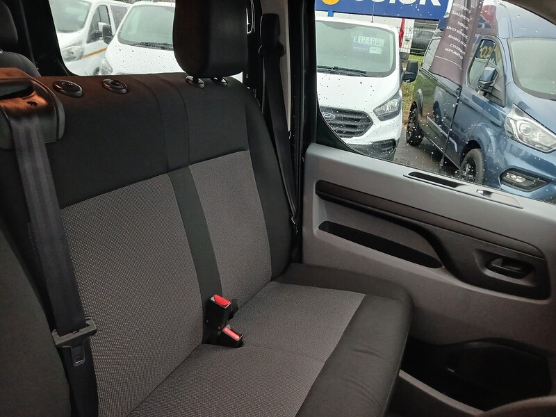 Vauxhall 50kWh Combi MPV 5dr Electric Auto LWB (9 Seat, 7.4kW Charger) (136 ps)