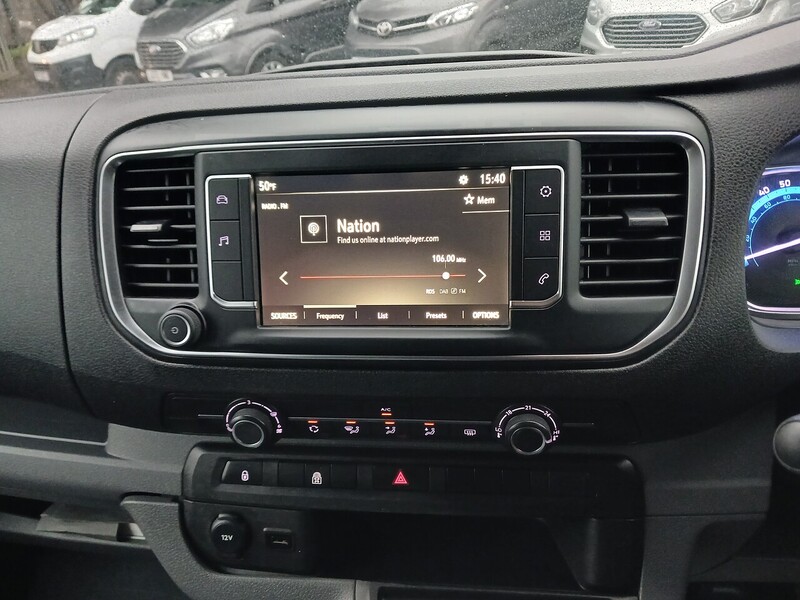 Vauxhall 50kWh Combi MPV 5dr Electric Auto LWB (9 Seat, 7.4kW Charger) (136 ps)