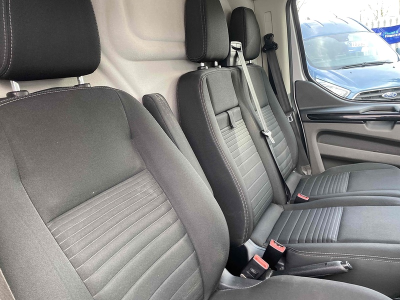 Ford Transit Custom Limited Automatic Diesel 2.0 5dr Combi Van Automatic Diesel