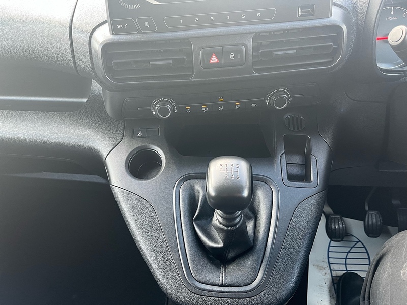 Vauxhall 1.5 Turbo D 2300 Dynamic Panel Van 4dr Diesel Manual L1 H1 Euro 6 (100 ps)