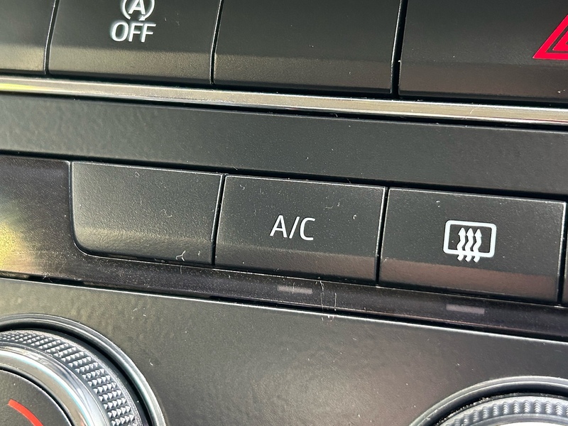 SEAT 1.6 TDI CR SE Hatchback 5dr Diesel DSG Euro 5 (s/s) (105 ps)