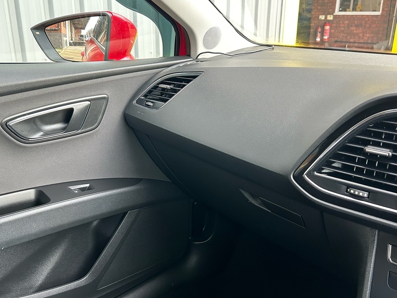 SEAT 1.6 TDI CR SE Hatchback 5dr Diesel DSG Euro 5 (s/s) (105 ps)