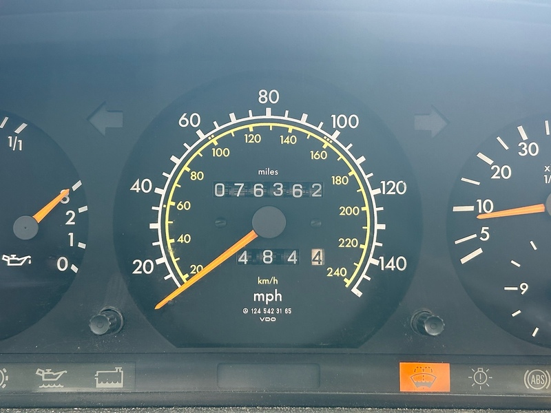 Mercedes-Benz Saloon 2.2 Manual Petrol