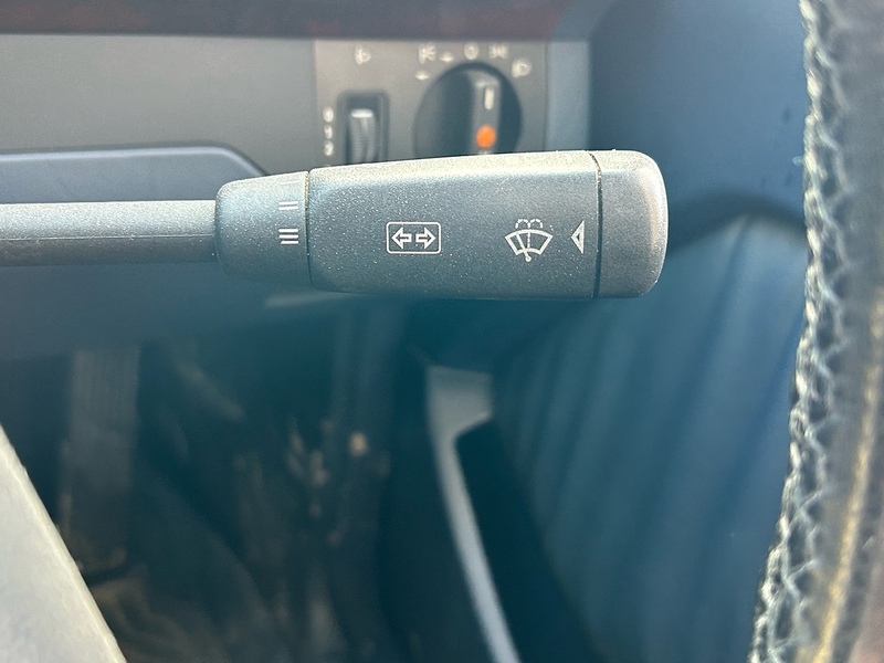 Mercedes-Benz Saloon 2.2 Manual Petrol