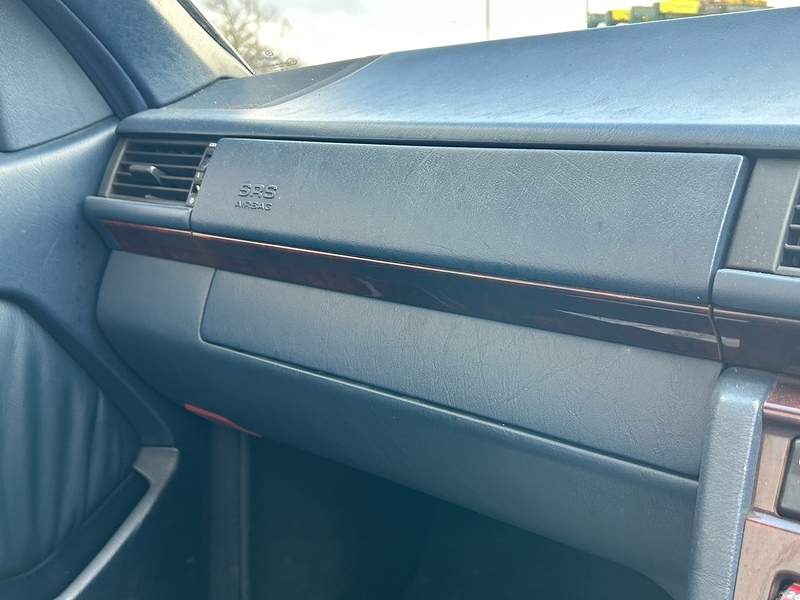 Mercedes-Benz Saloon 2.2 Manual Petrol