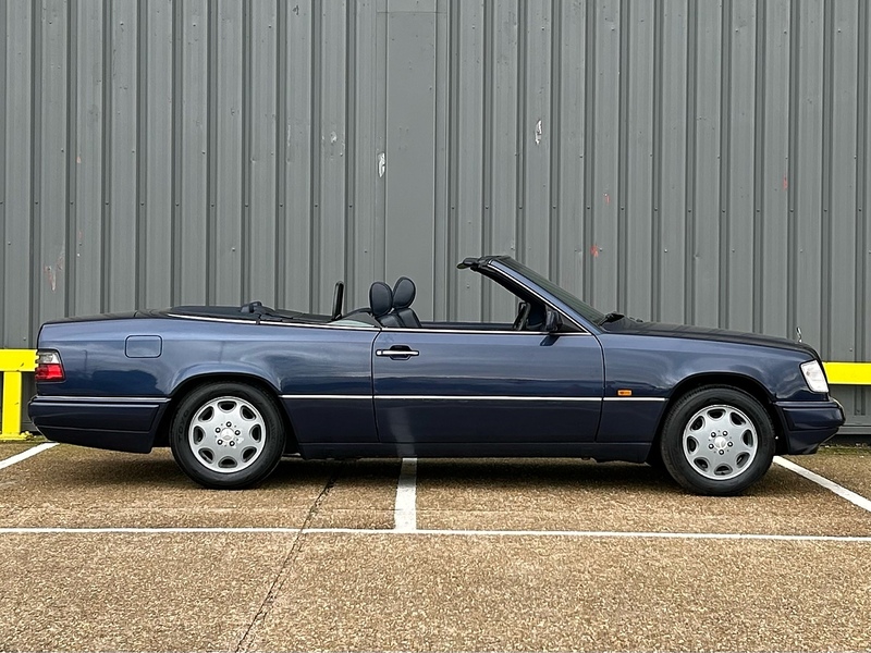 Mercedes-Benz Saloon 2.2 Manual Petrol
