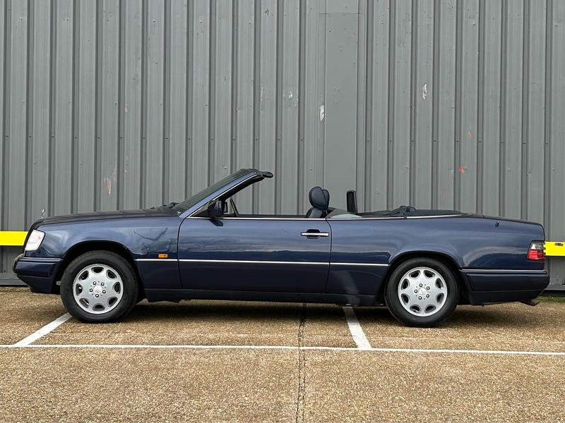 Mercedes-Benz Saloon 2.2 Manual Petrol