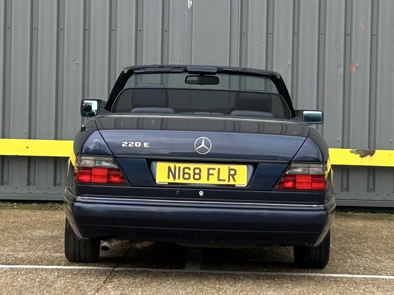Mercedes-Benz Saloon 2.2 Manual Petrol