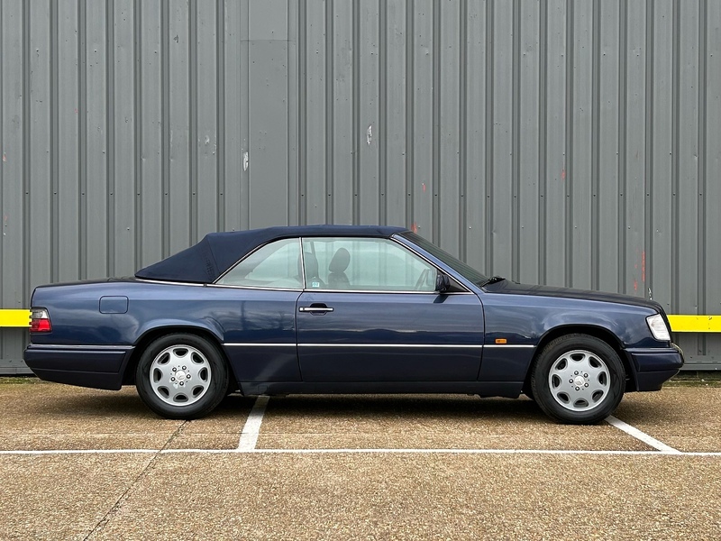 Mercedes-Benz Saloon 2.2 Manual Petrol