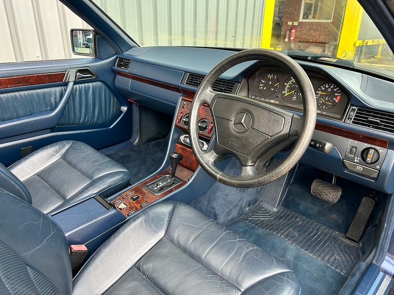 Mercedes-Benz Saloon 2.2 Manual Petrol