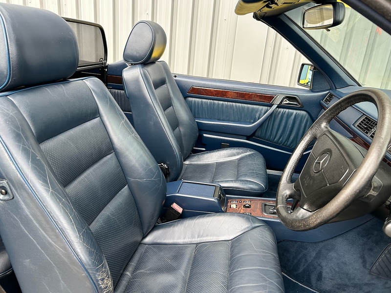 Mercedes-Benz Saloon 2.2 Manual Petrol