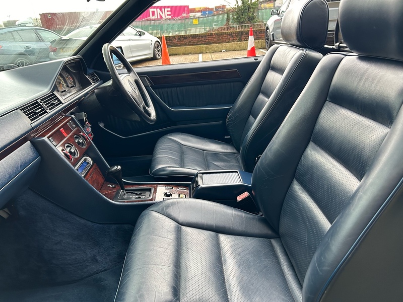 Mercedes-Benz Saloon 2.2 Manual Petrol