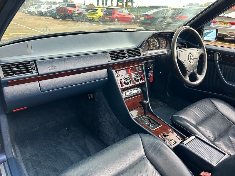 Mercedes-Benz Saloon 2.2 Manual Petrol