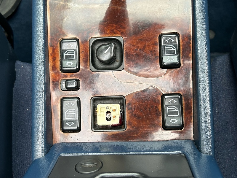Mercedes-Benz Saloon 2.2 Manual Petrol