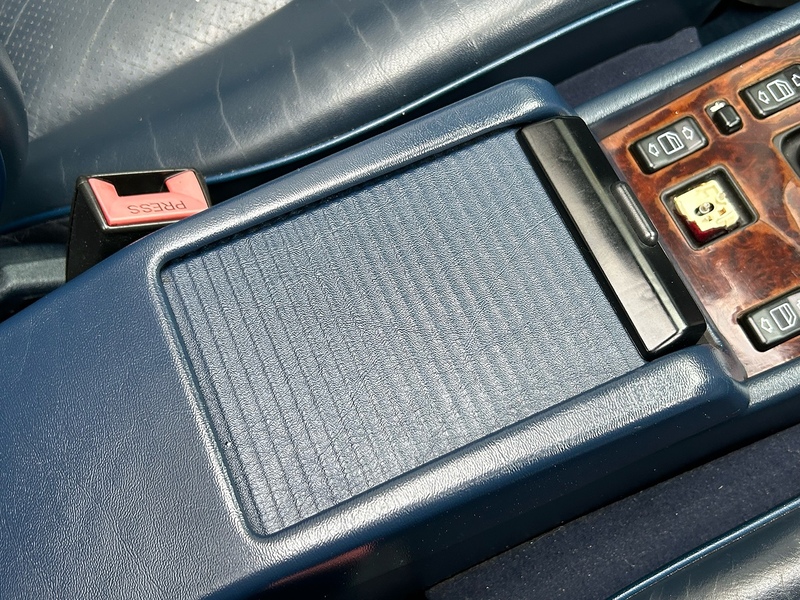 Mercedes-Benz Saloon 2.2 Manual Petrol