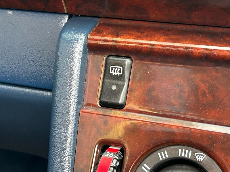 Mercedes-Benz Saloon 2.2 Manual Petrol